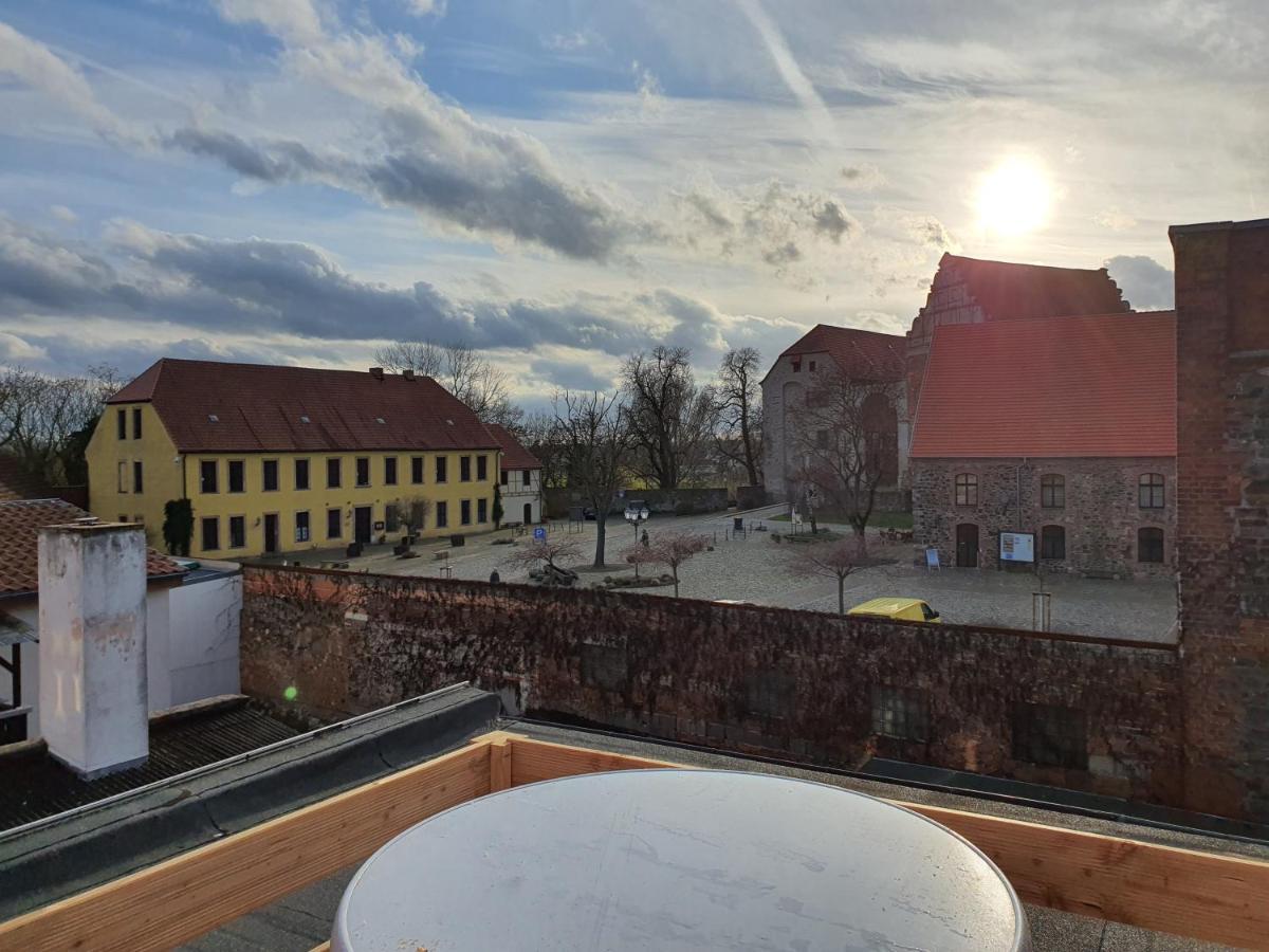 Grosses Offenes Loft Oder Kleine Gemuetliche Wohnung Mit Balkon Wolmirstedt Exterior foto