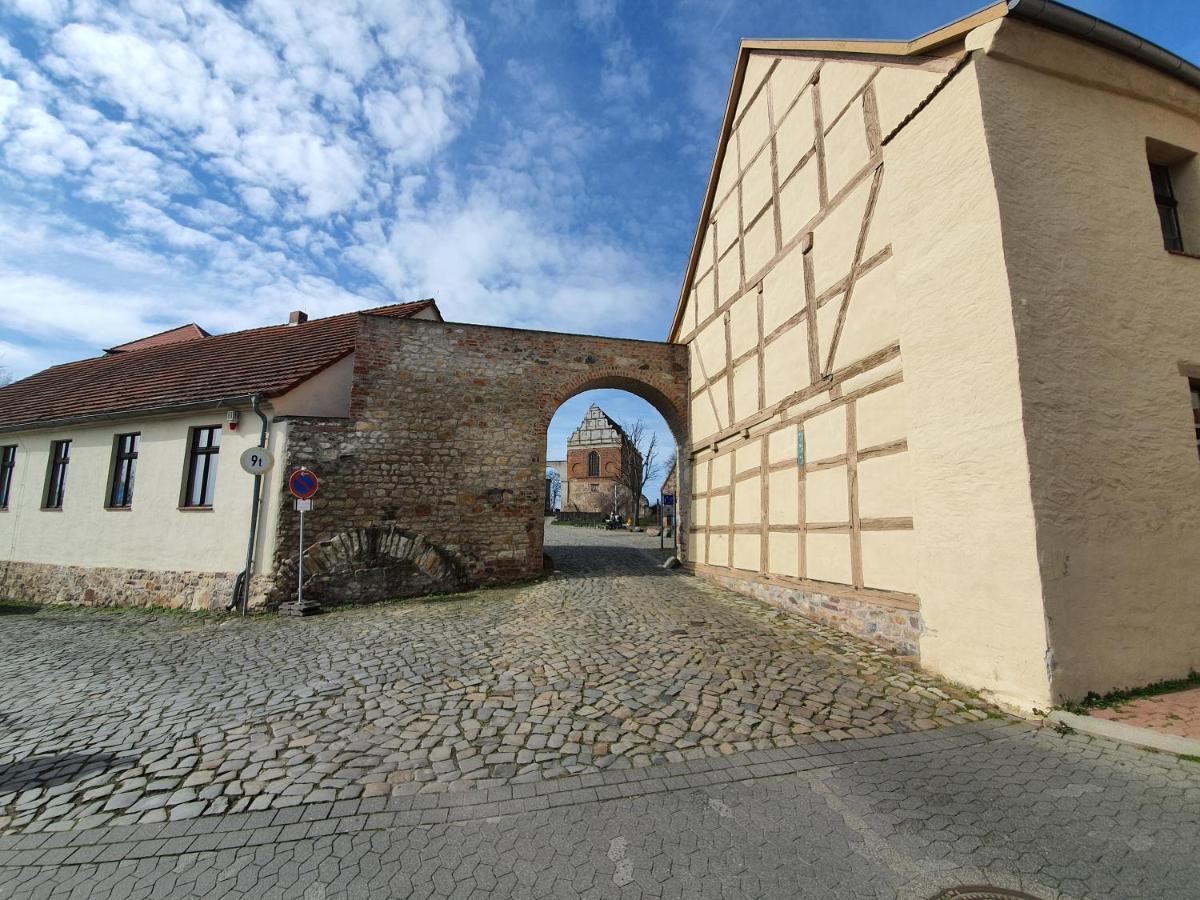 Grosses Offenes Loft Oder Kleine Gemuetliche Wohnung Mit Balkon Wolmirstedt Exterior foto