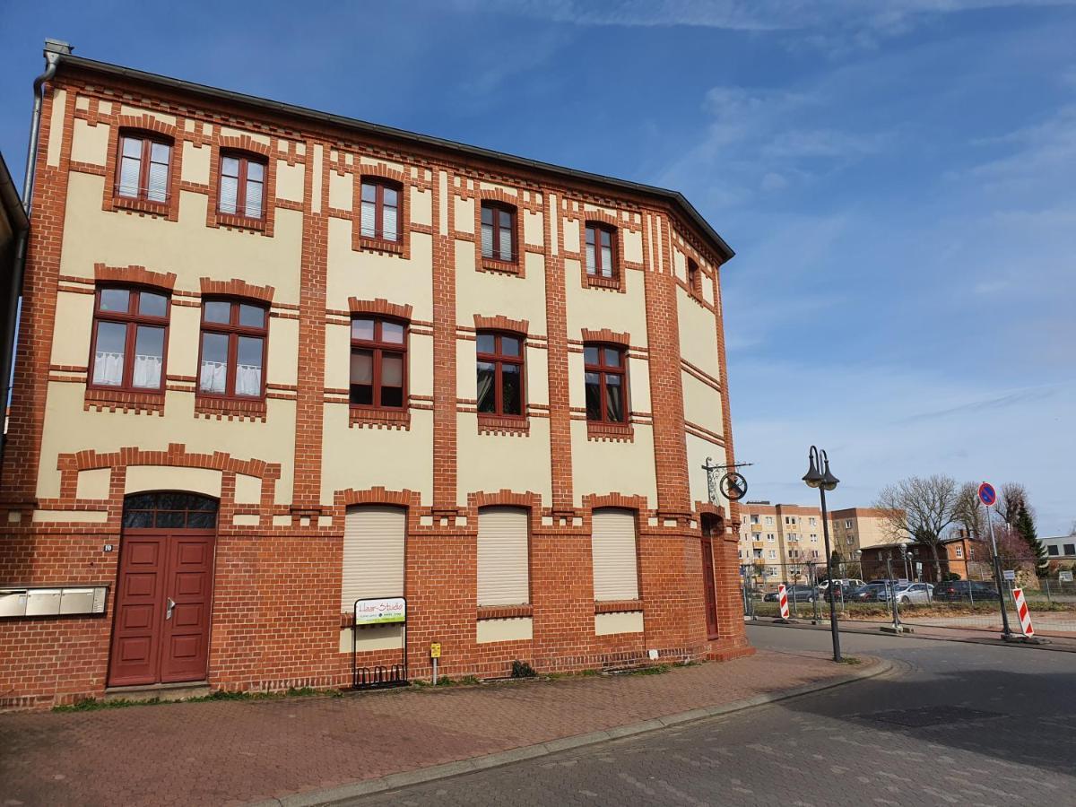 Grosses Offenes Loft Oder Kleine Gemuetliche Wohnung Mit Balkon Wolmirstedt Exterior foto
