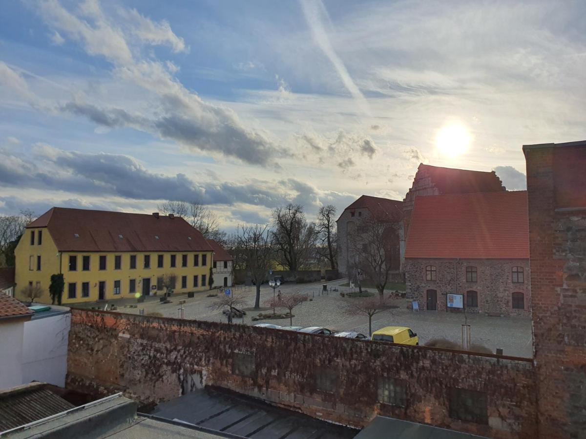 Grosses Offenes Loft Oder Kleine Gemuetliche Wohnung Mit Balkon Wolmirstedt Exterior foto