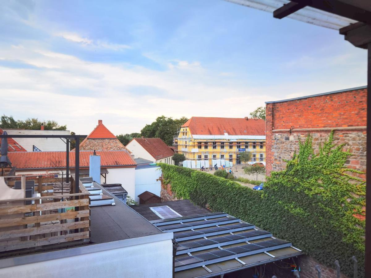 Grosses Offenes Loft Oder Kleine Gemuetliche Wohnung Mit Balkon Wolmirstedt Exterior foto