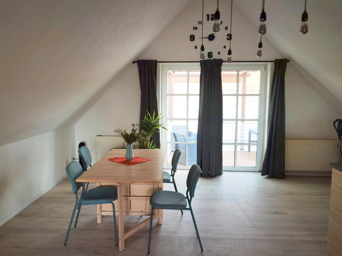 Grosses Offenes Loft Oder Kleine Gemuetliche Wohnung Mit Balkon Wolmirstedt Exterior foto