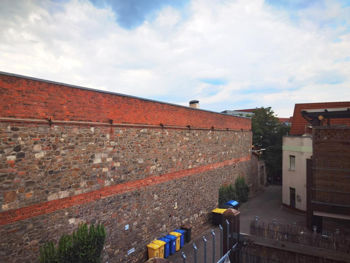 Grosses Offenes Loft Oder Kleine Gemuetliche Wohnung Mit Balkon Wolmirstedt Exterior foto