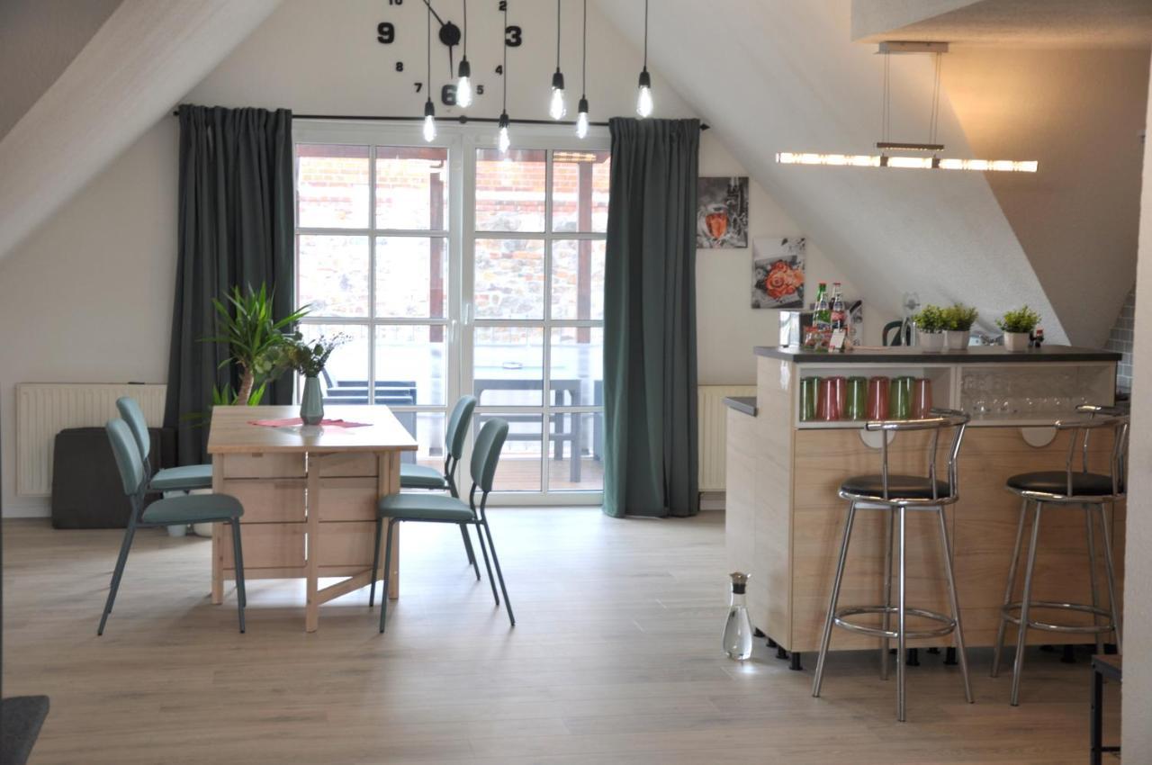 Grosses Offenes Loft Oder Kleine Gemuetliche Wohnung Mit Balkon Wolmirstedt Exterior foto