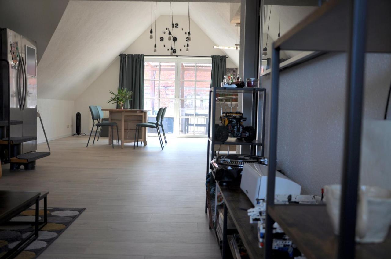 Grosses Offenes Loft Oder Kleine Gemuetliche Wohnung Mit Balkon Wolmirstedt Exterior foto