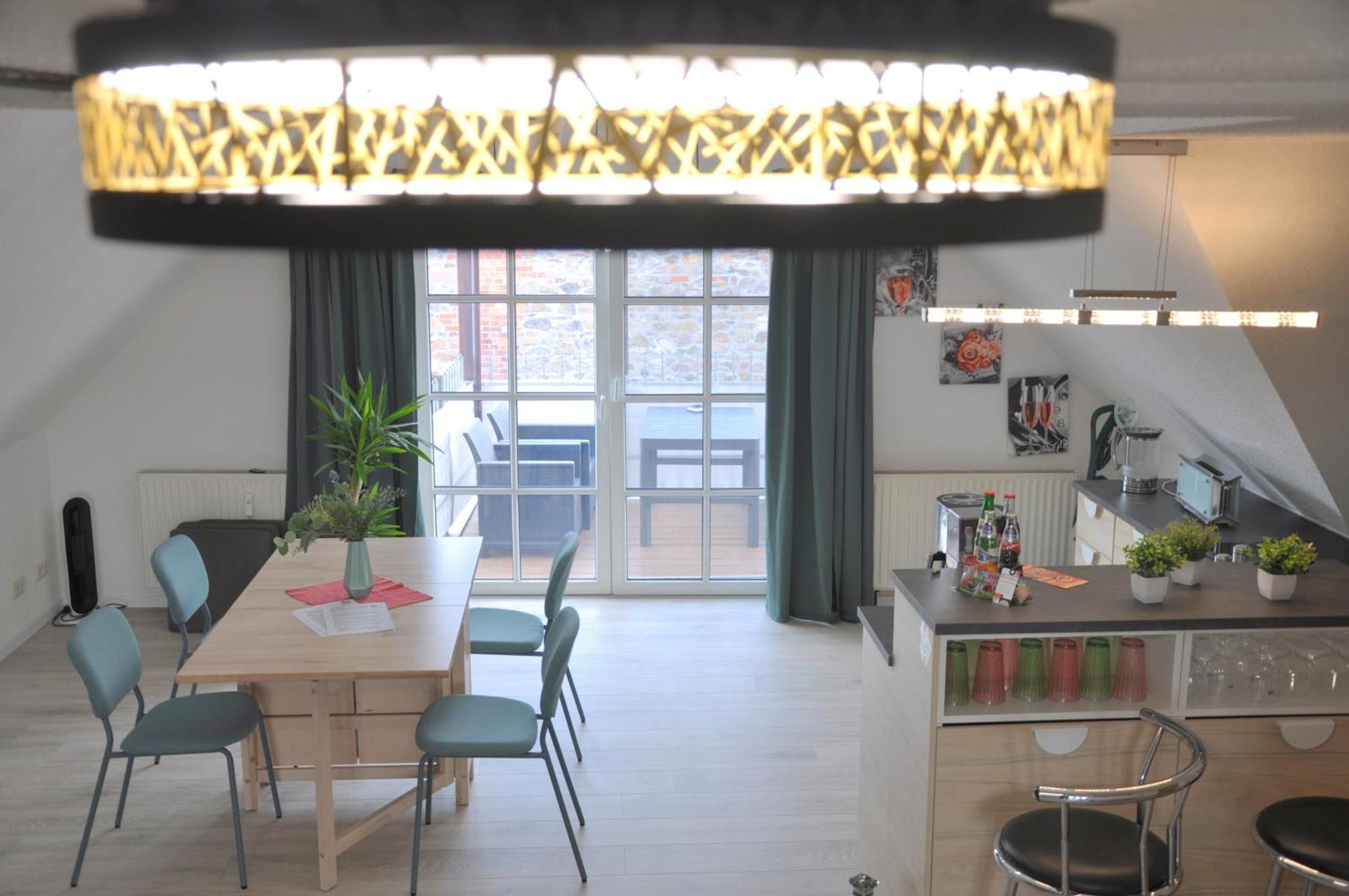 Grosses Offenes Loft Oder Kleine Gemuetliche Wohnung Mit Balkon Wolmirstedt Exterior foto